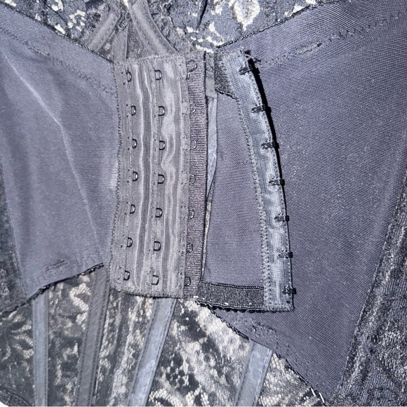 Vintage Frederick's of Hollywood Black Lace Corset with Boning, Rosette - Picture 6 of 13